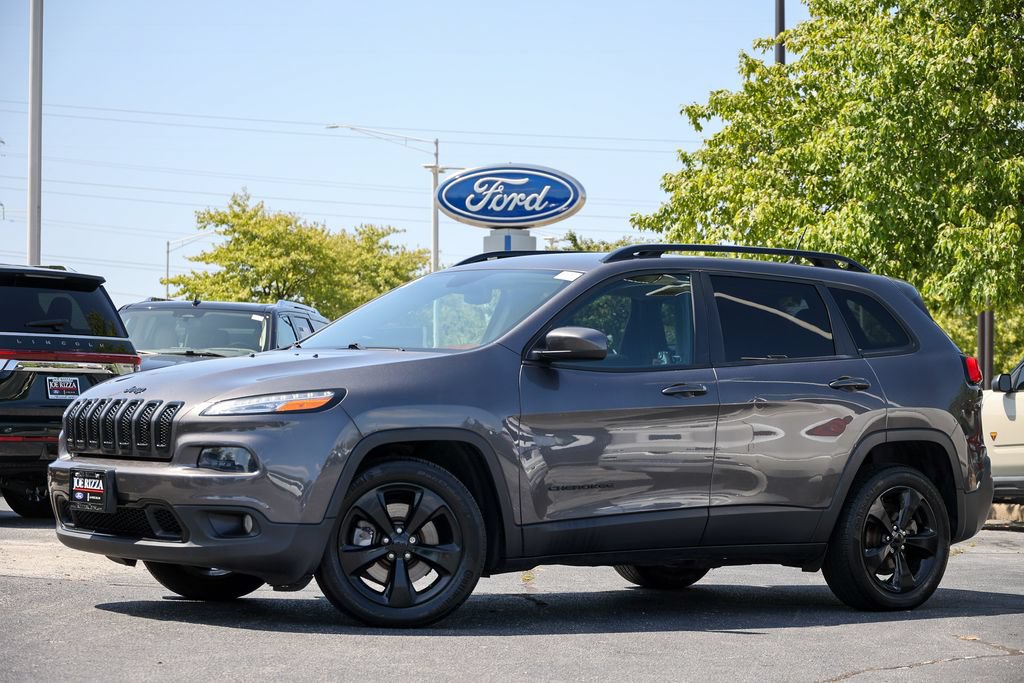 Used 2018 Jeep Cherokee Latitude w/ Altitude Package FWD image 1