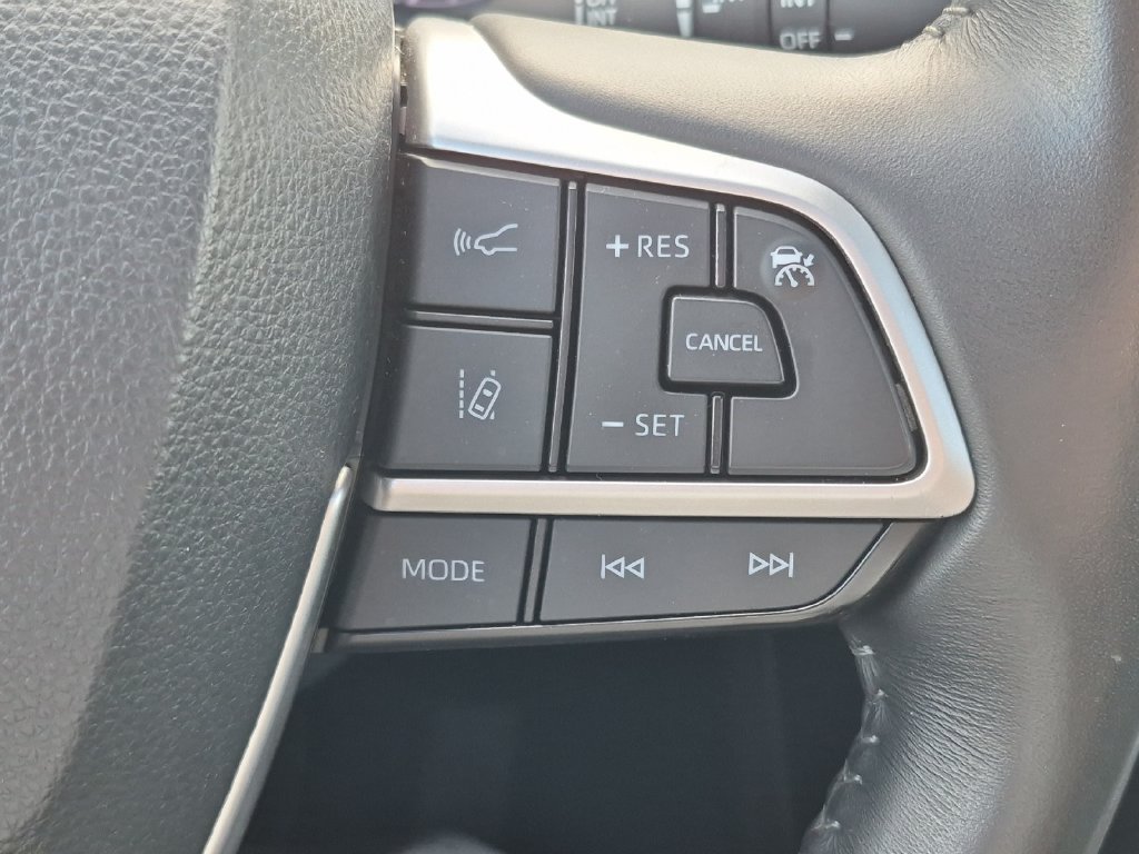 Used 2024 Toyota Highlander XLE AWD/4WD image 26