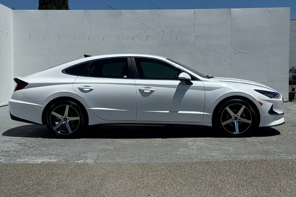 Used 2023 Hyundai Sonata SE FWD image 2