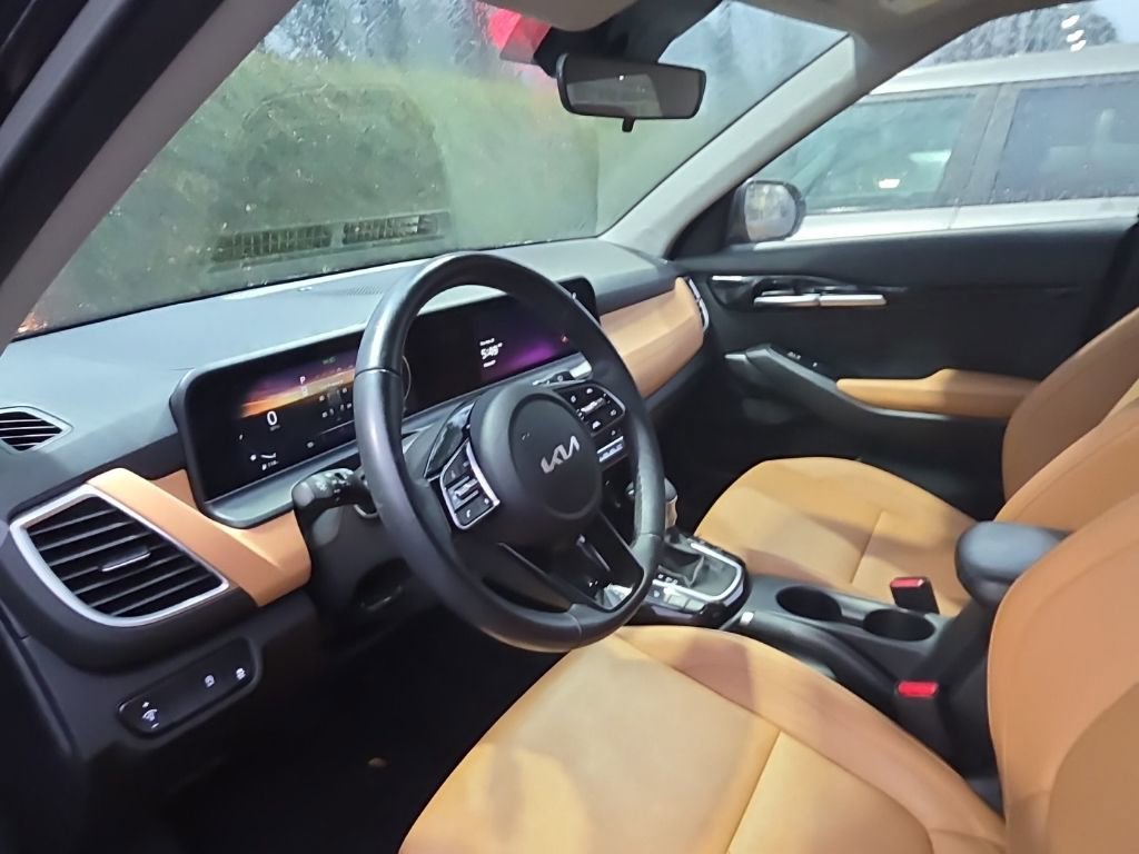 Used 2024 Kia Seltos EX image 10