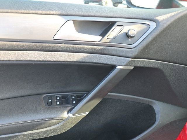 Used 2018 Volkswagen Golf SE image 24