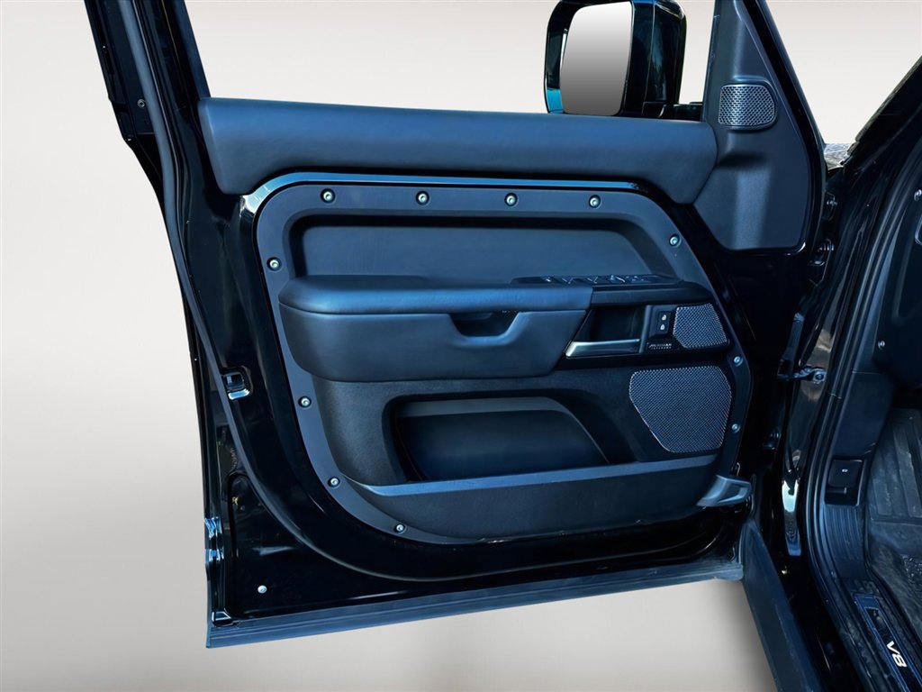 Used 2023 Land Rover Defender 110 V8 image 8