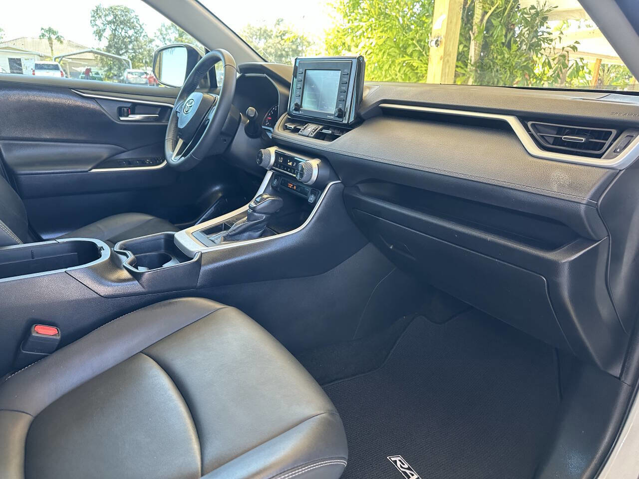 Used 2021 Toyota RAV4 XLE Premium image 13