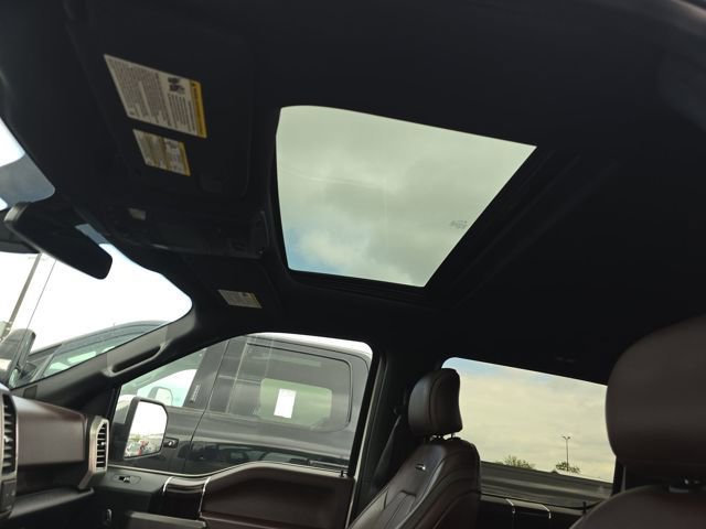 Used 2017 Ford F150 Platinum w/ Equipment Group 701A Luxury AWD/4WD image 5