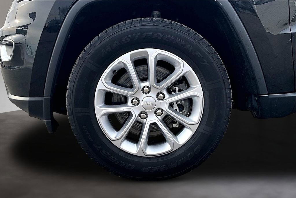 Used 2022 Jeep Grand Cherokee Laredo E image 10