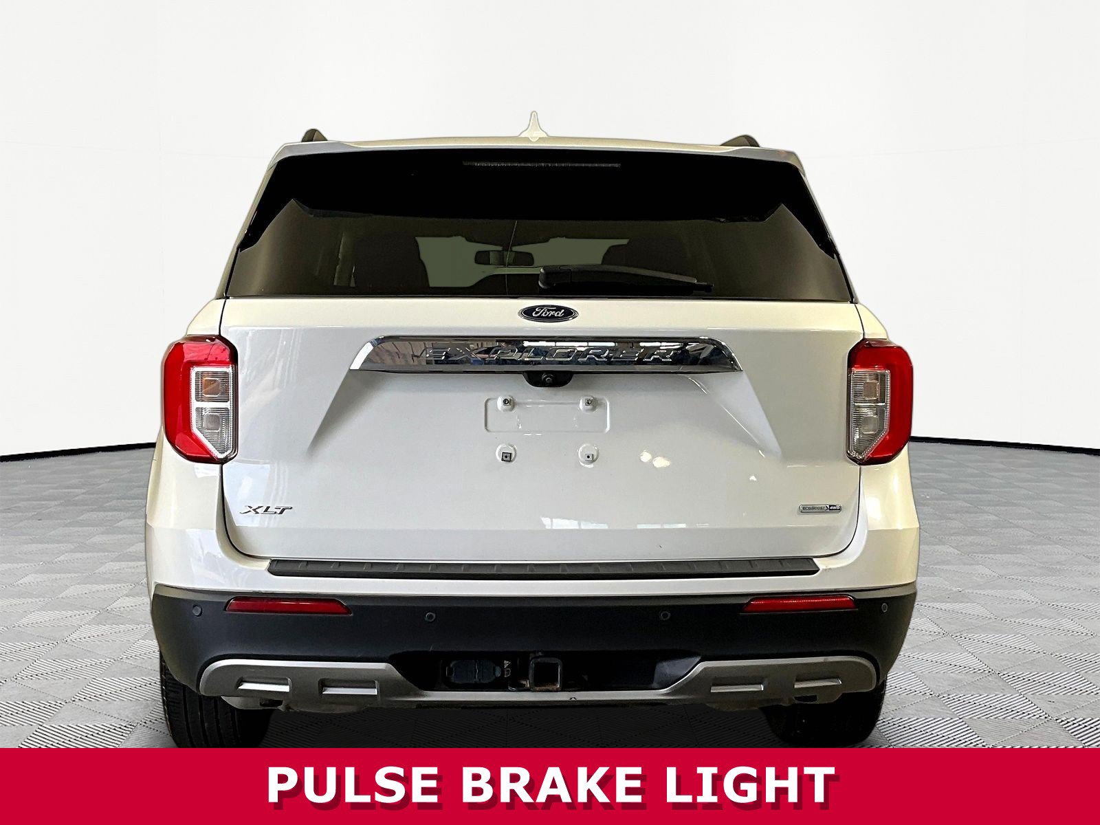 Used 2020 Ford Explorer XLT w/ Equipment Group 202A AWD/4WD image 5