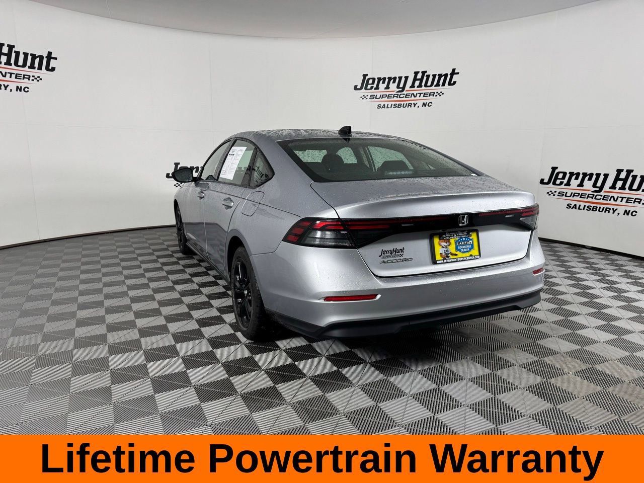 Used 2025 Honda Accord SE image 9