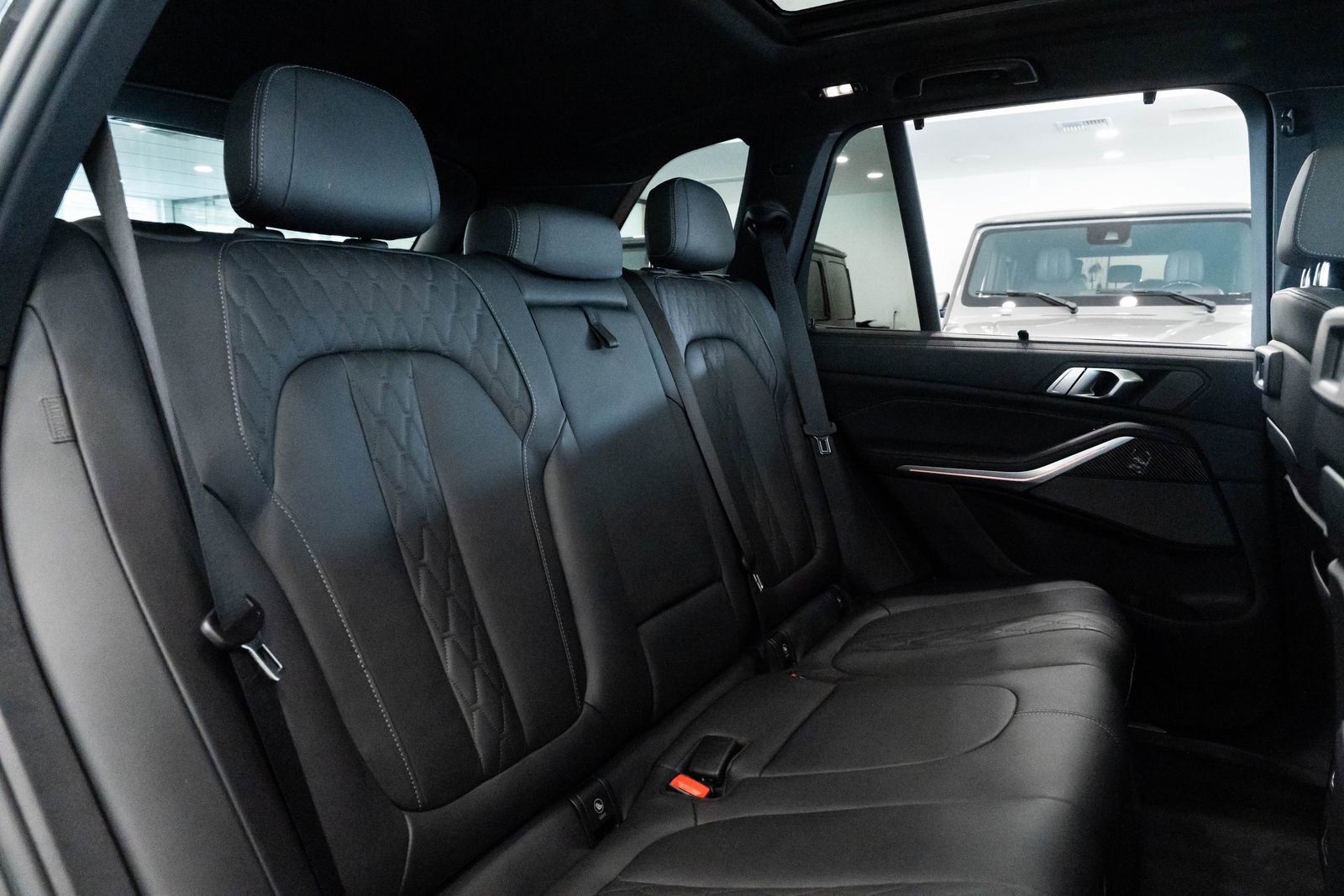 Used 2023 BMW X5 M50i w/ Executive Package image 24