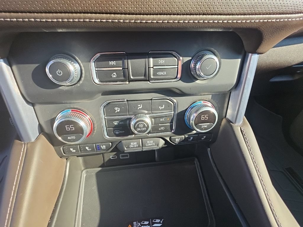 Certified 2023 GMC Yukon XL SLT w/ SLT Premium Package AWD/4WD image 36