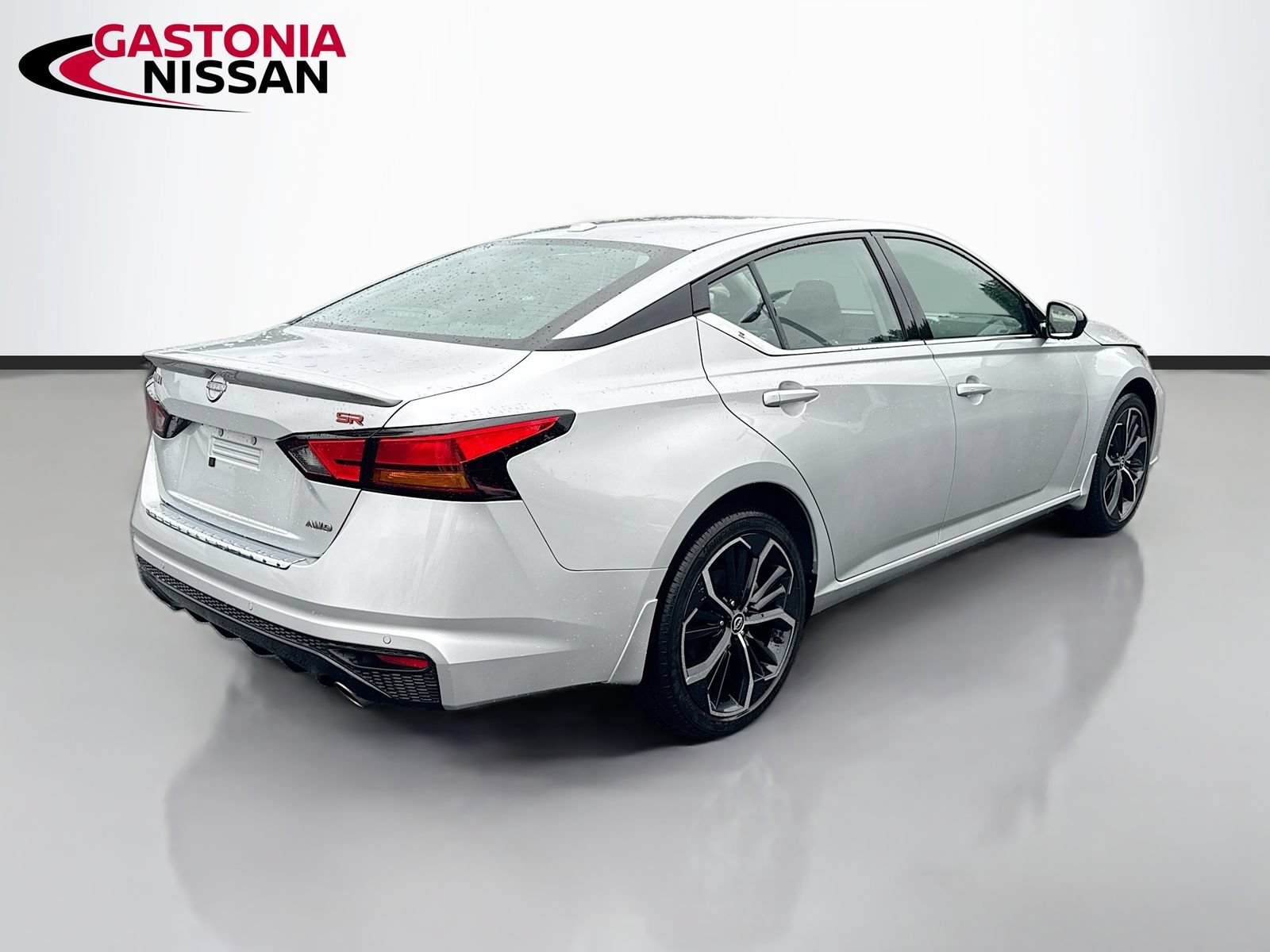 Used 2023 Nissan Altima 2.5 SR AWD/4WD image 9