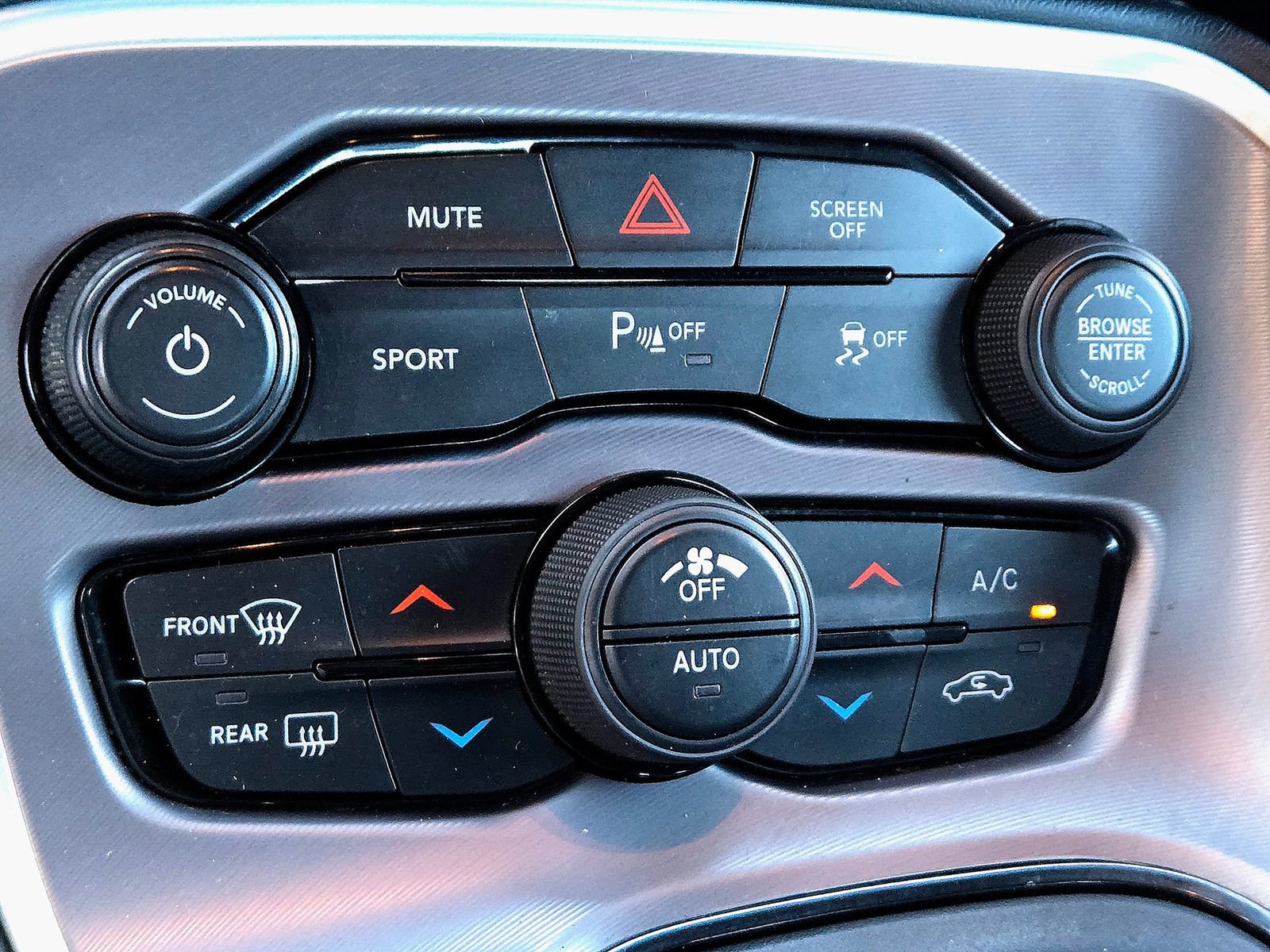Used 2022 Dodge Challenger SXT w/ Plus Package image 17