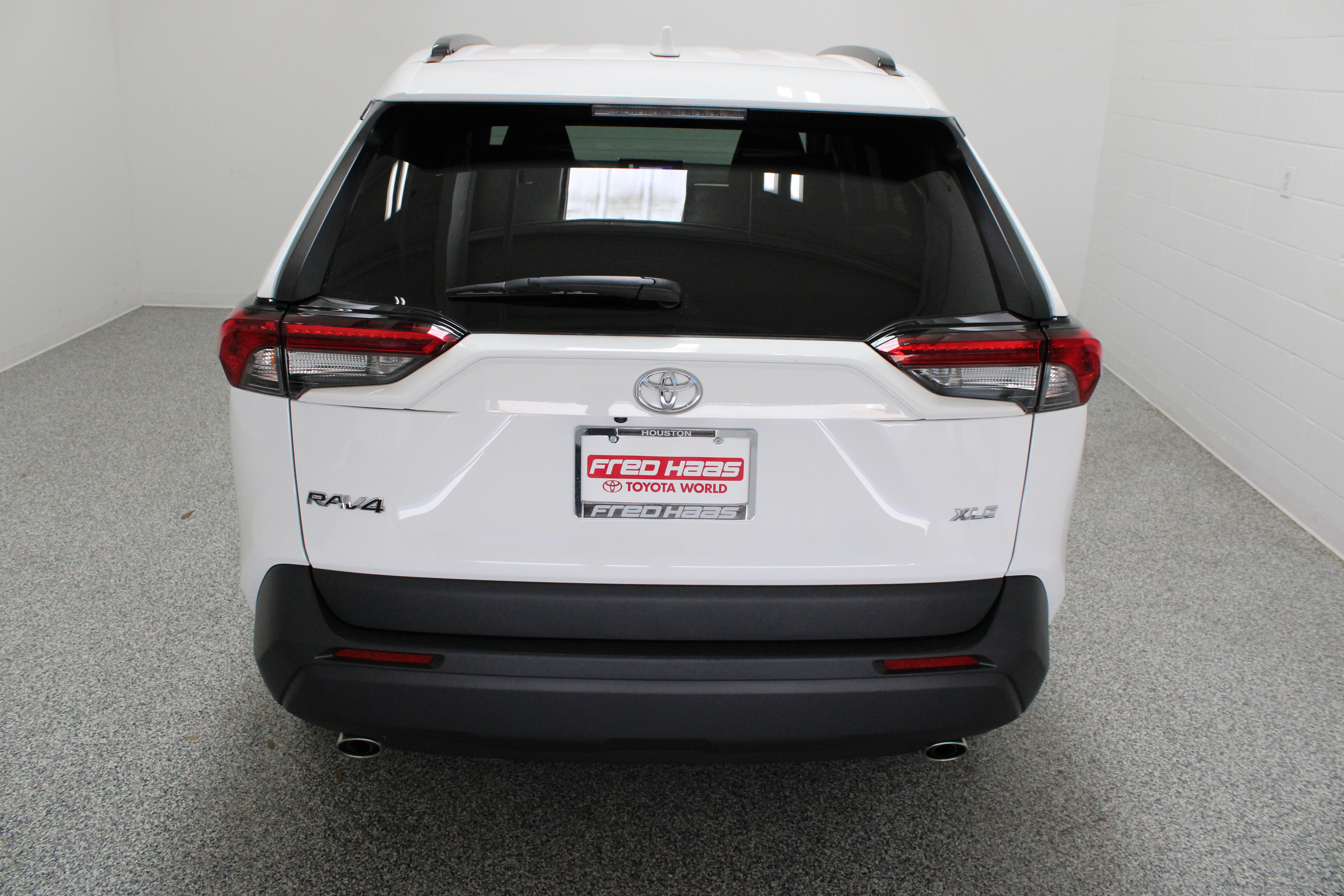 Used 2025 Toyota RAV4 XLE w/ Convenience Package FWD image 8