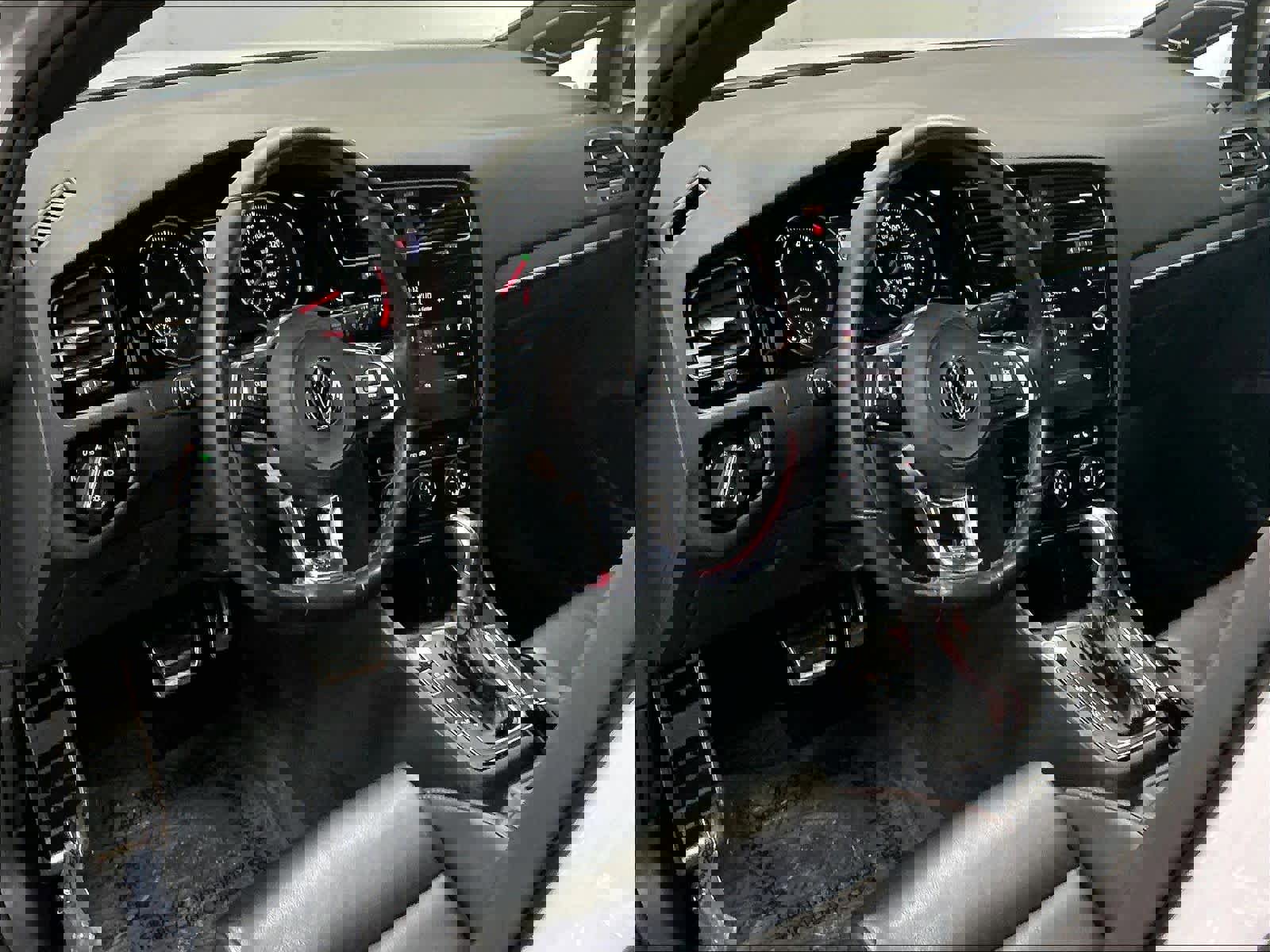 Used 2019 Volkswagen GTI SE image 16