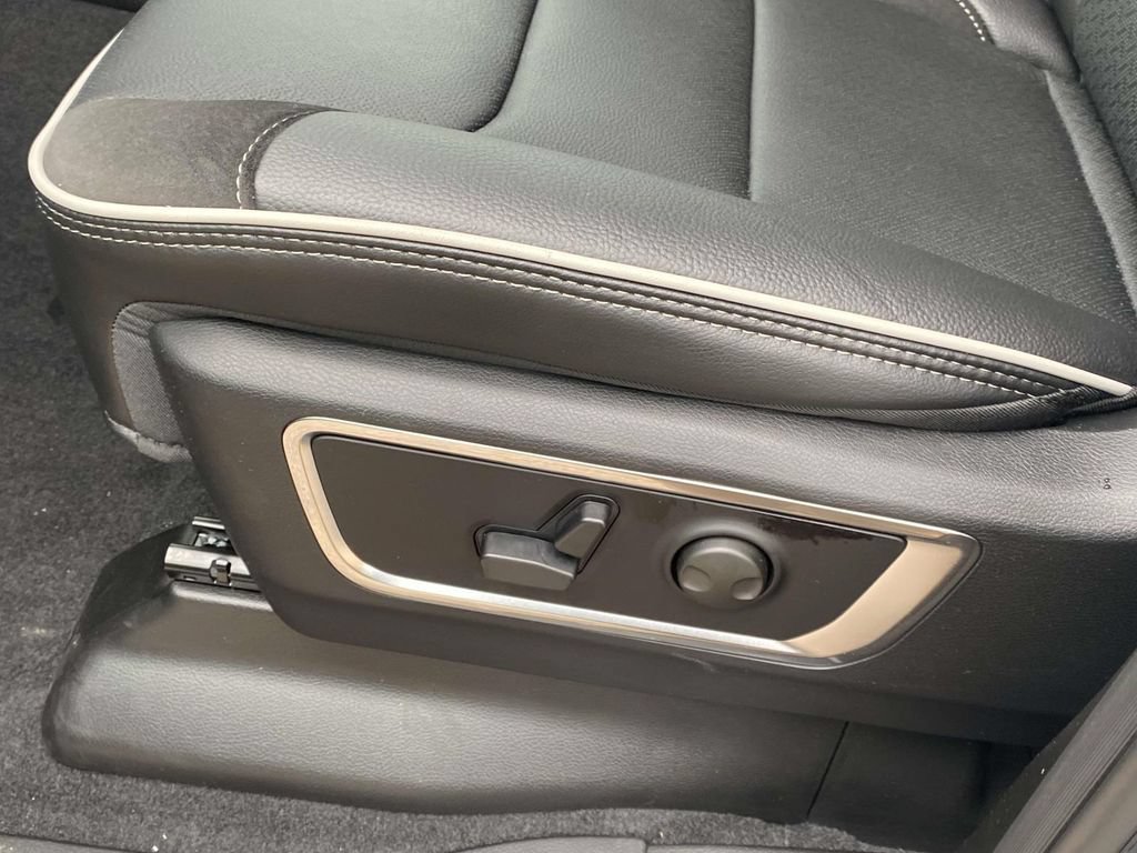 New 2026 RAM 1500 Laramie AWD/4WD image 44