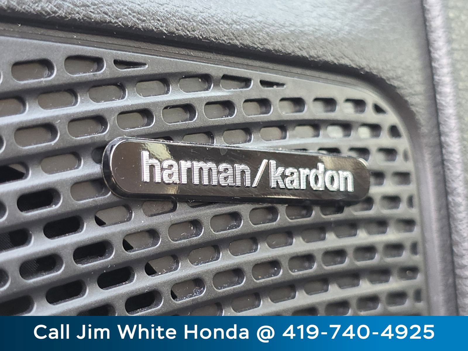 Used 2021 Chrysler Pacifica Limited w/ Uconnect Theater Family Group AWD/4WD image 10