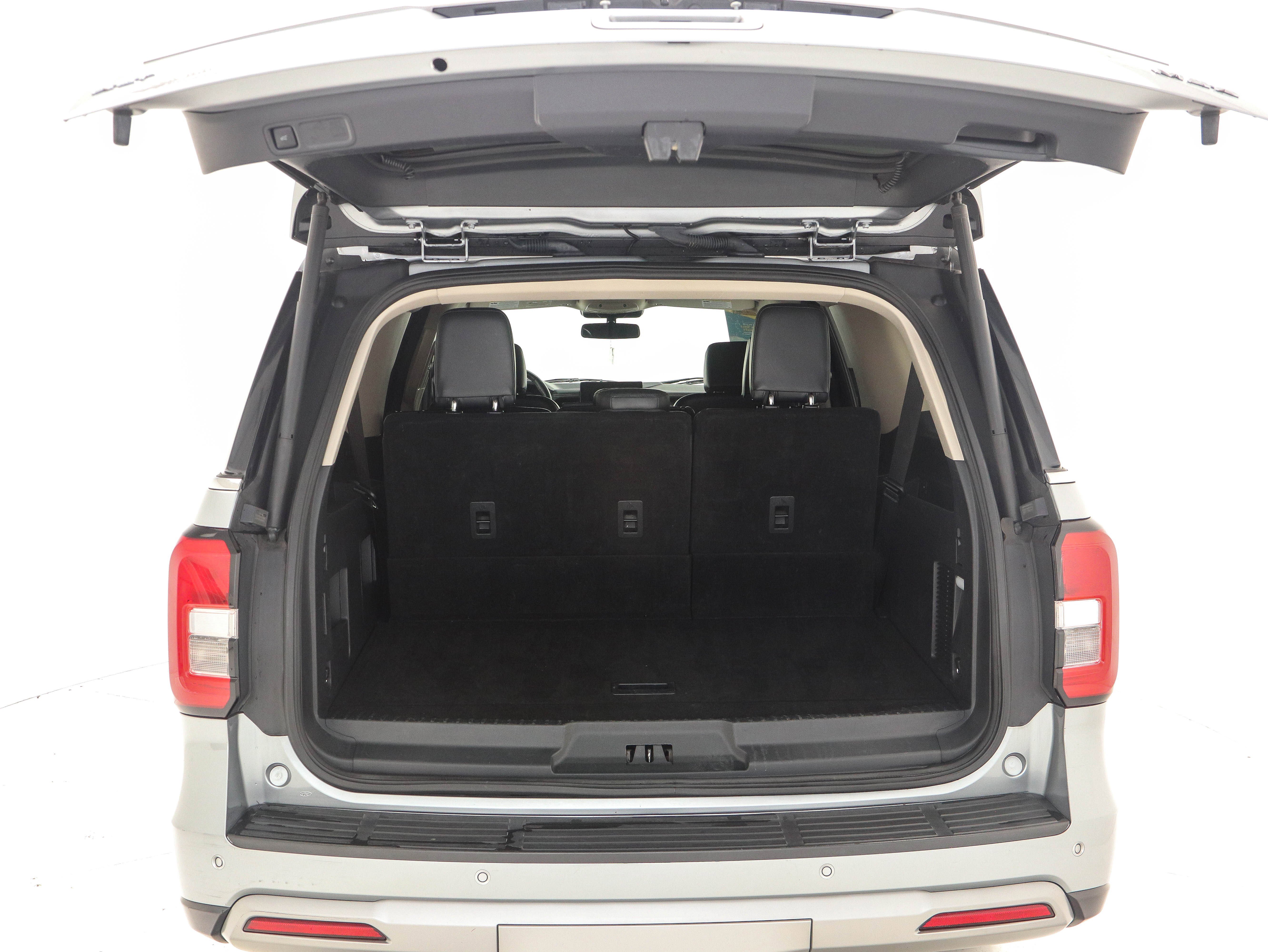 Used 2023 Ford Expedition Max XLT image 11