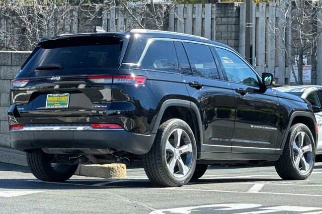 Used 2023 Jeep Grand Cherokee Limited image 4