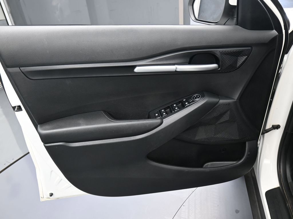 Used 2022 Kia Seltos LX image 12