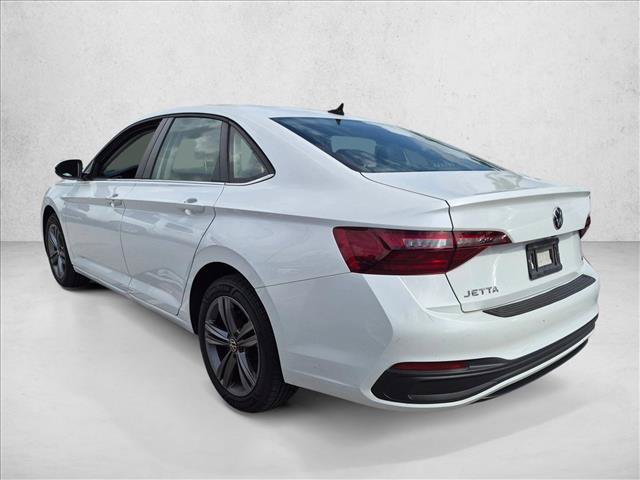 Used 2023 Volkswagen Jetta SE w/ Panoramic Sunroof Package FWD image 3