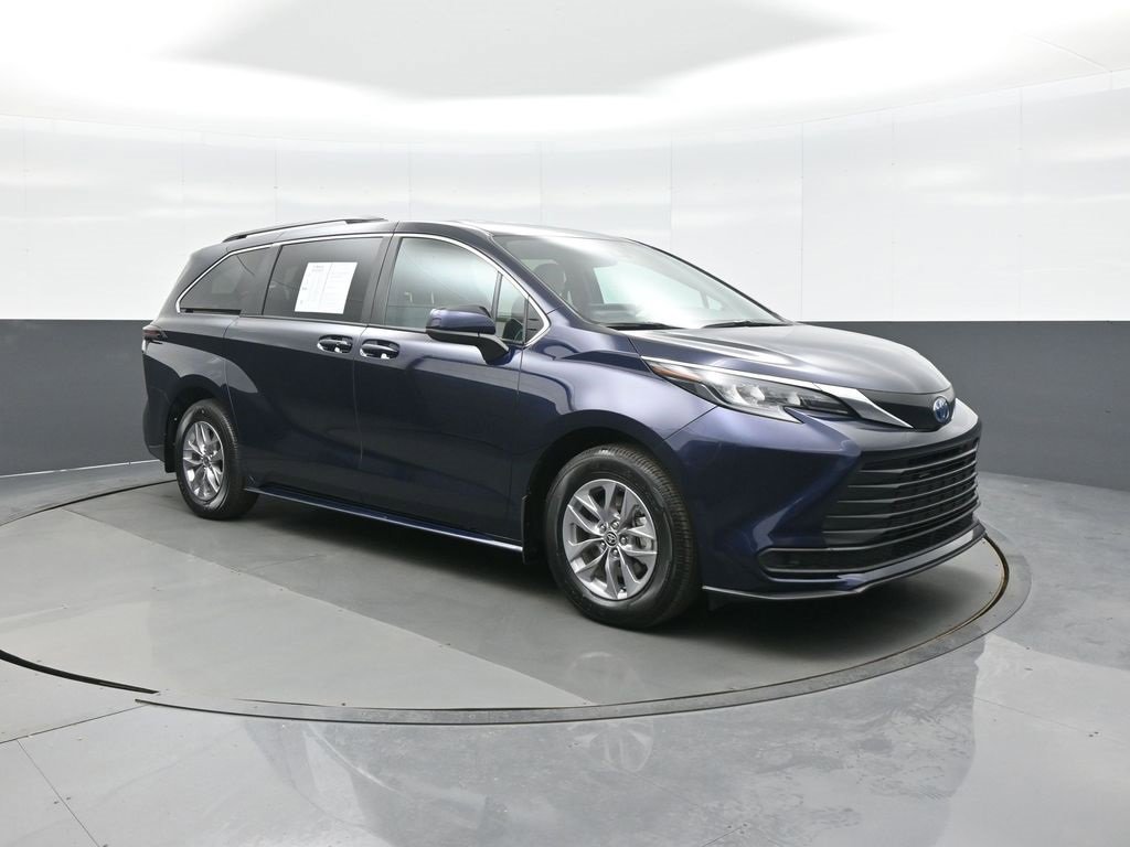 Used 2025 Toyota Sienna LE