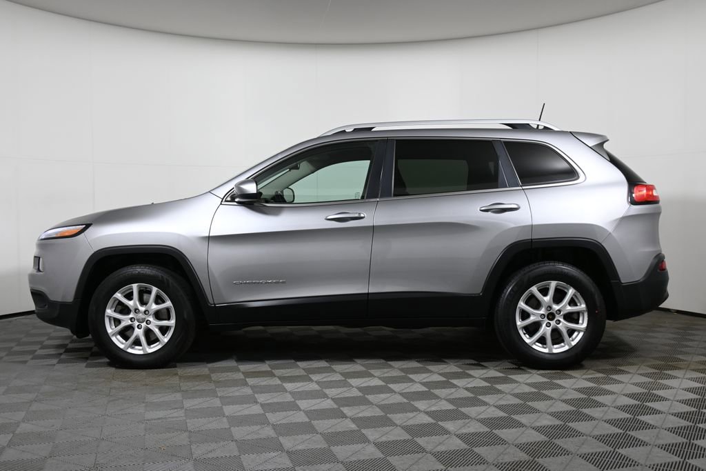 Used 2016 Jeep Cherokee Latitude w/ Cold Weather Group image 2