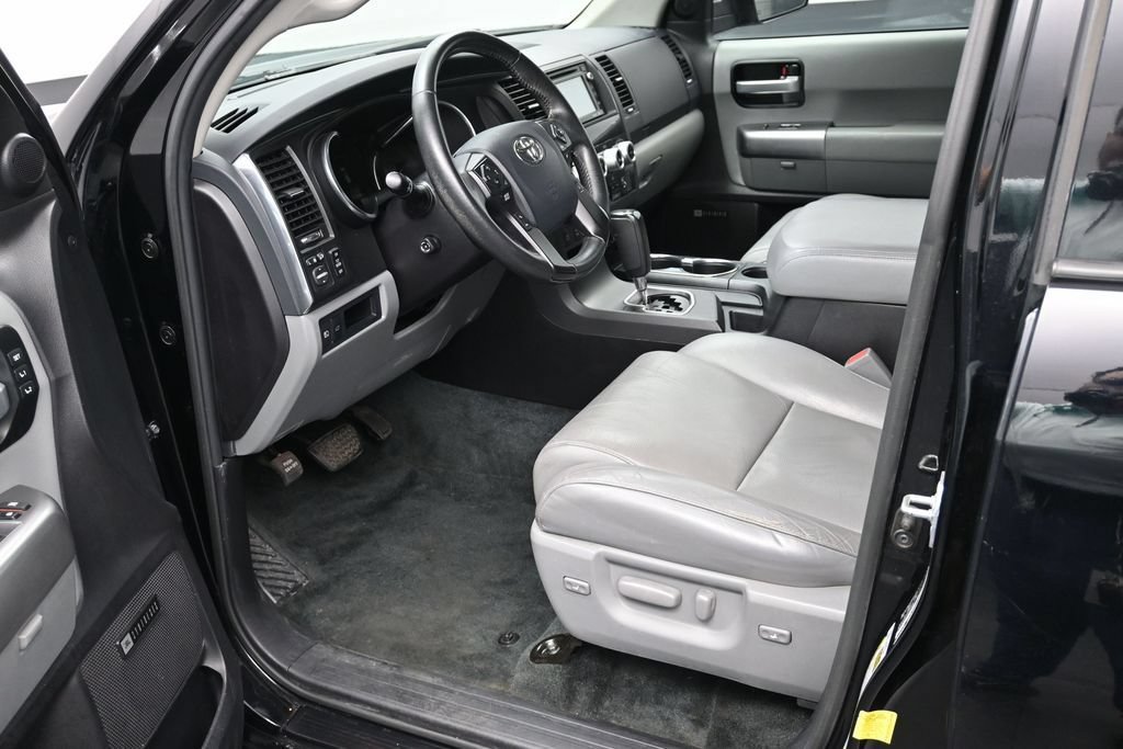 Used 2018 Toyota Sequoia Limited w/ Safety & Convenience Package AWD/4WD image 9