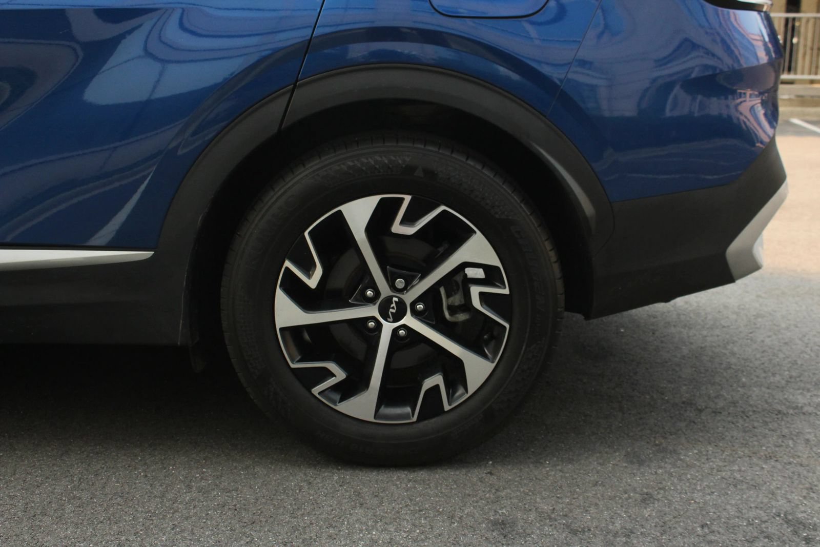 Used 2024 Kia Sportage EX FWD image 10