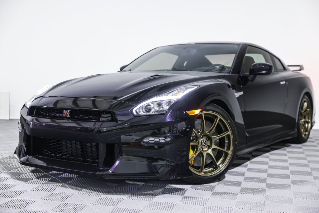Used 2024 Nissan GT-R w/ Floor Mat Package AWD/4WD image 9