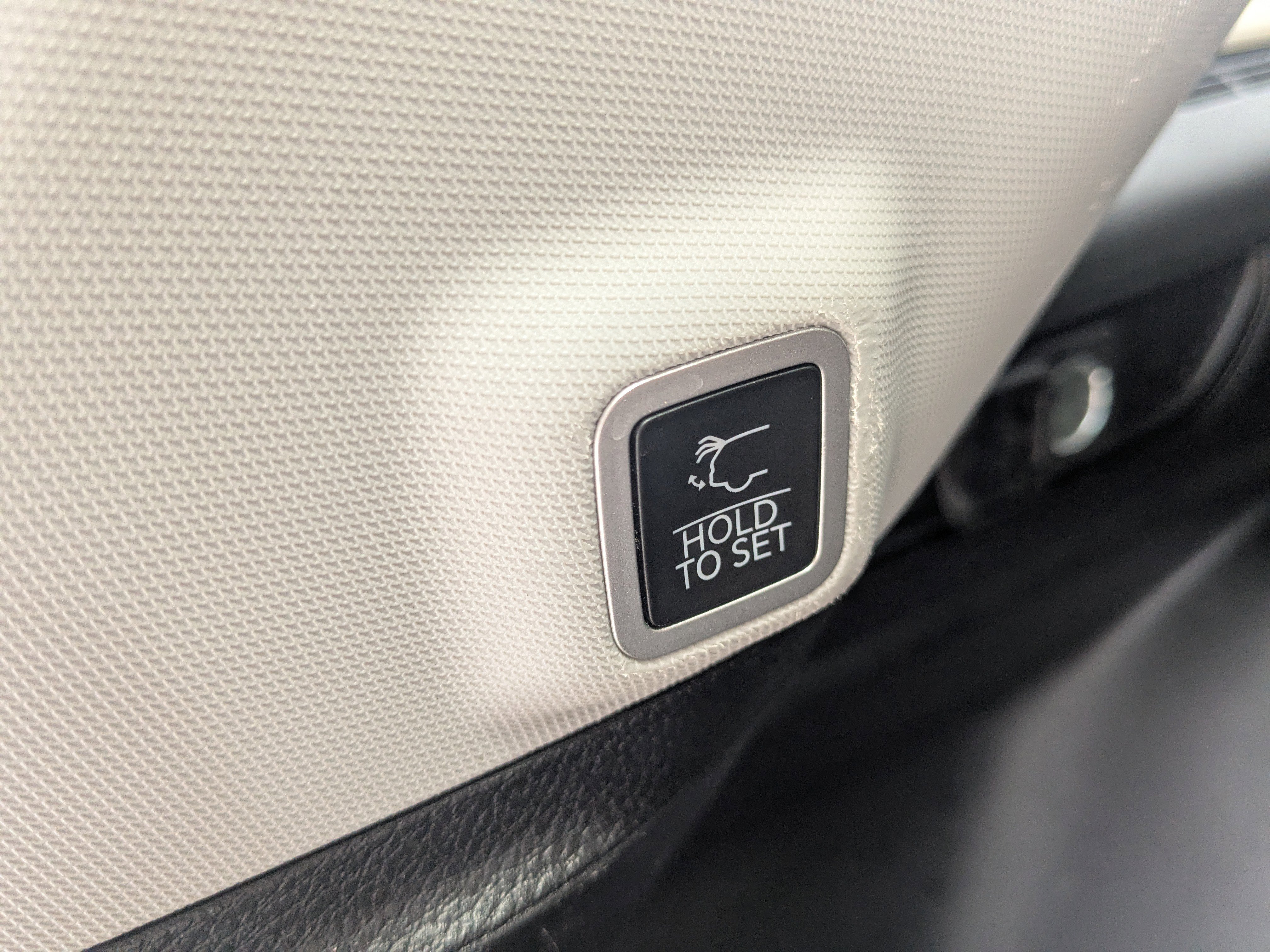 Used 2023 Jeep Grand Cherokee Limited image 16