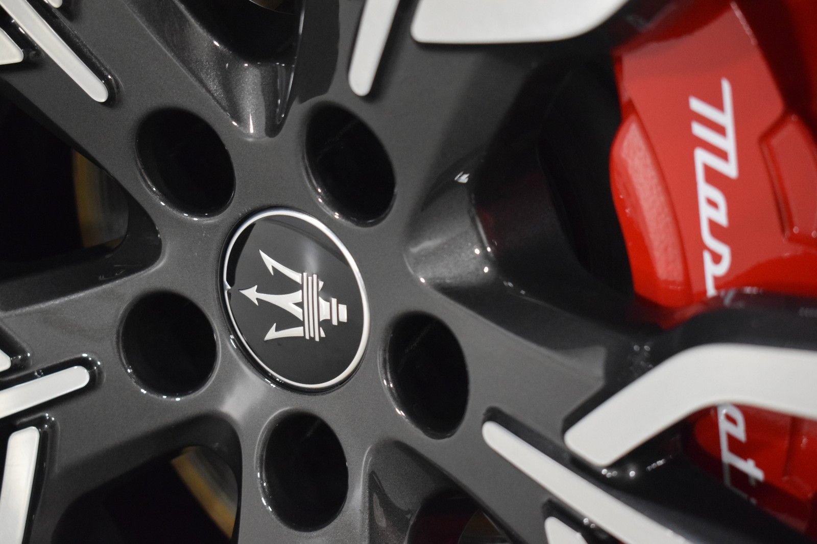Certified 2023 Maserati Grecale Modena AWD/4WD image 16