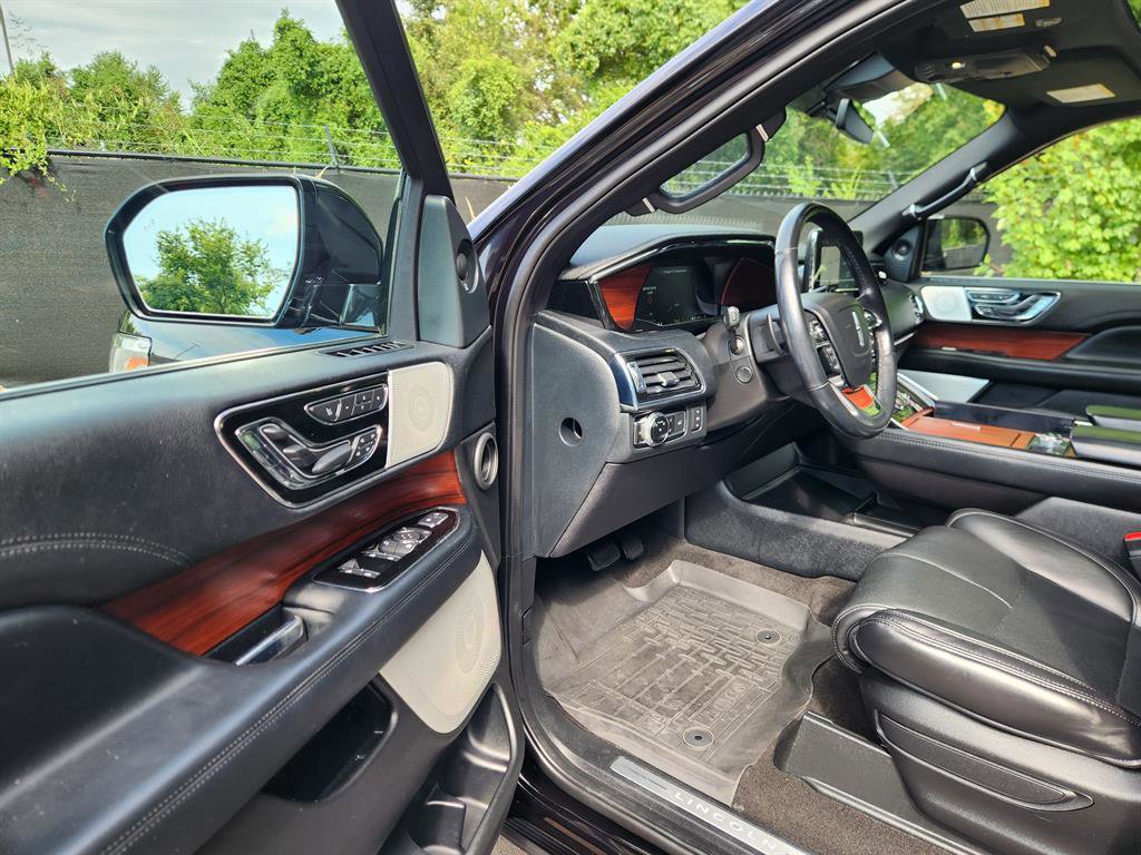 Used 2021 Lincoln Navigator Reserve w/ Luxury Package image 32