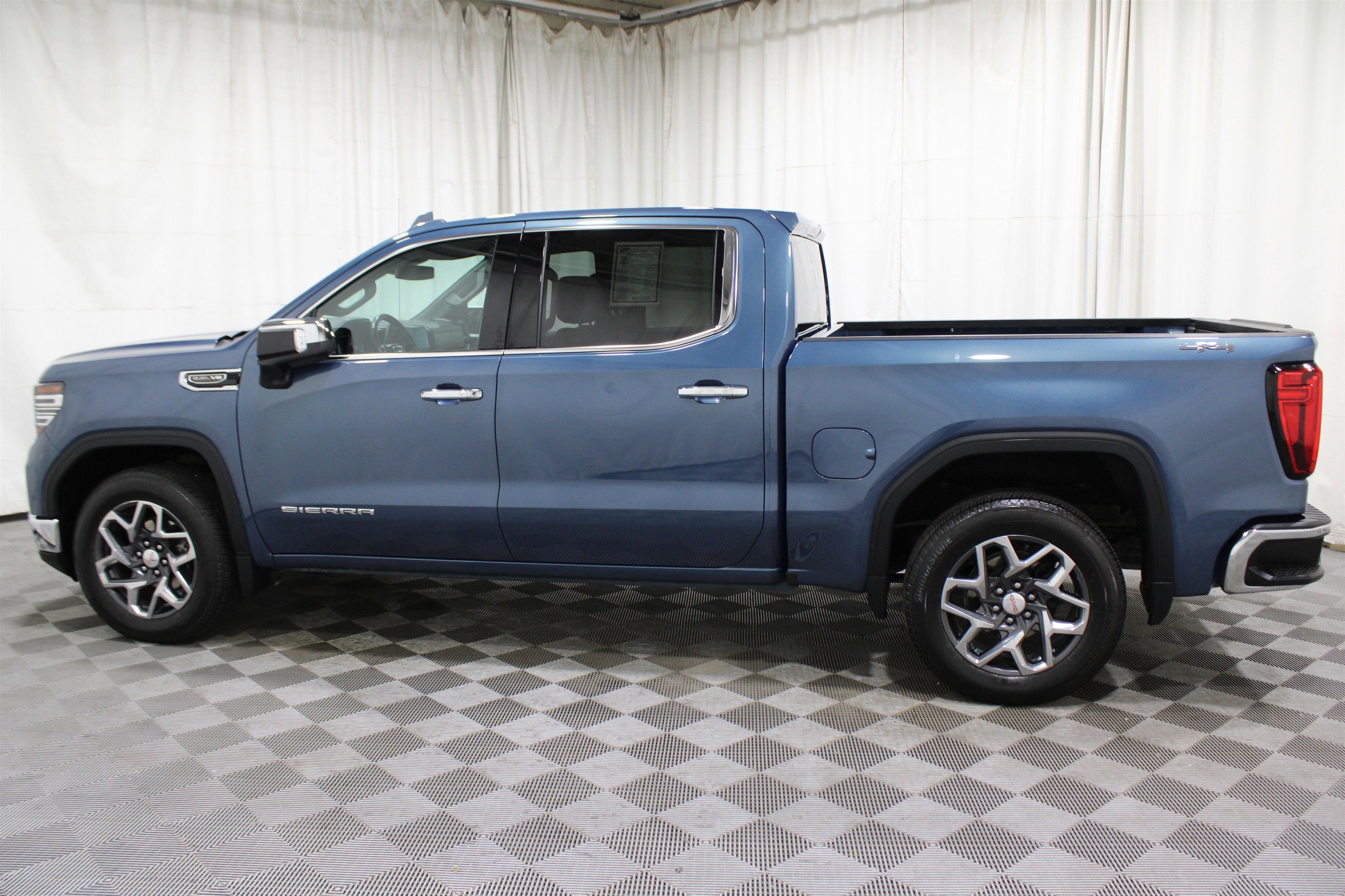 Used 2024 GMC Sierra 1500 SLT image 35