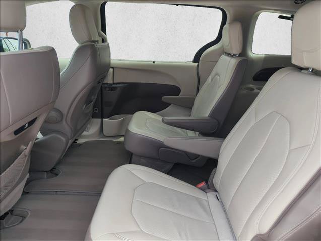 Used 2018 Chrysler Pacifica Touring-L w/ Advanced Safetytec Group FWD image 14