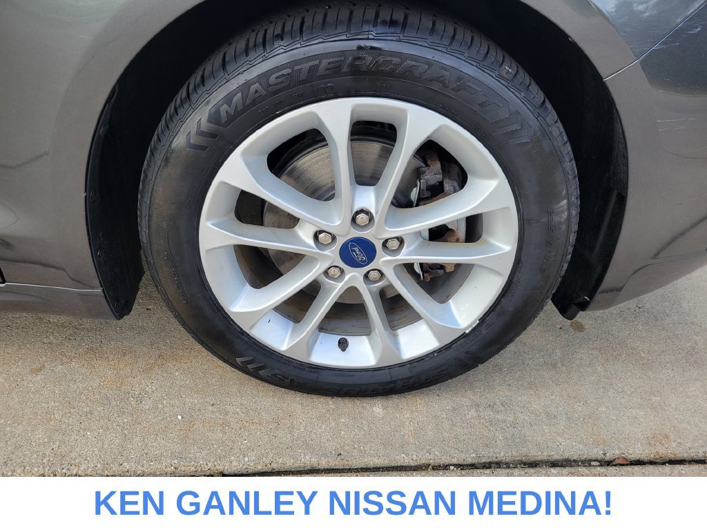 Used 2020 Ford Fusion SE FWD image 22