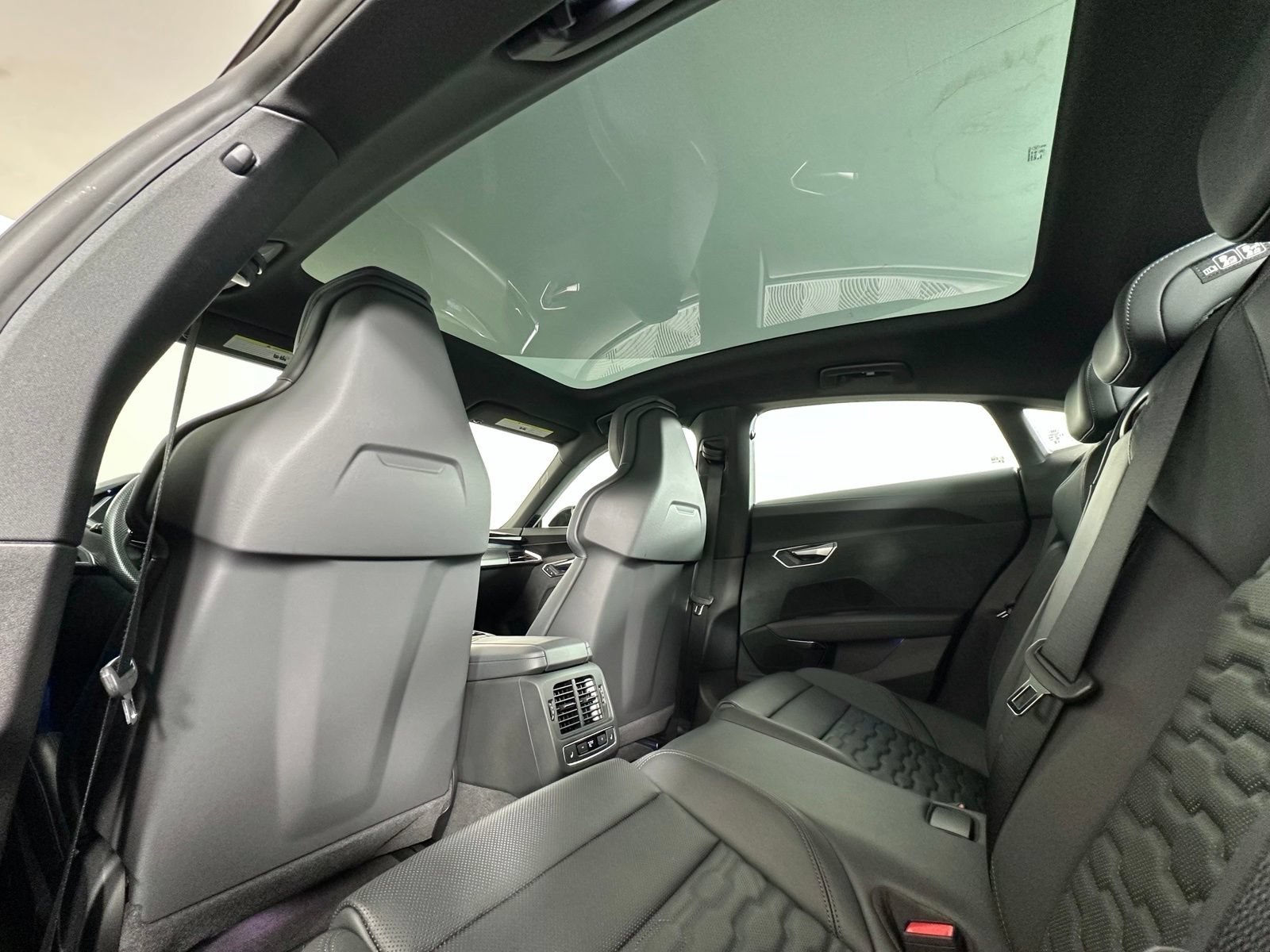 Used 2024 Audi e-tron GT Premium Plus AWD/4WD image 18
