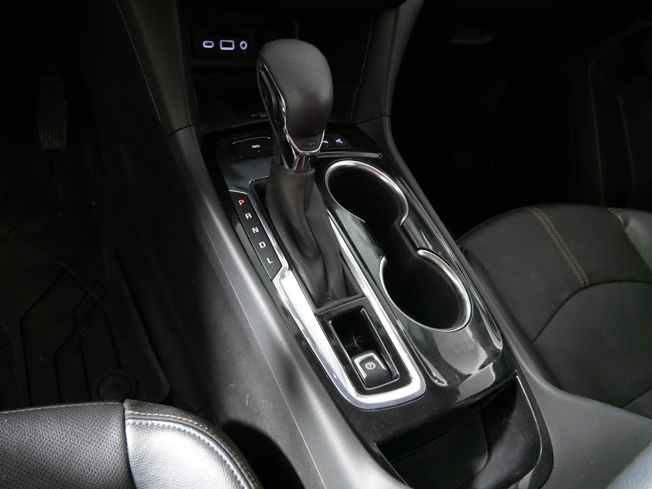 Used 2023 Chevrolet Equinox Premier image 24