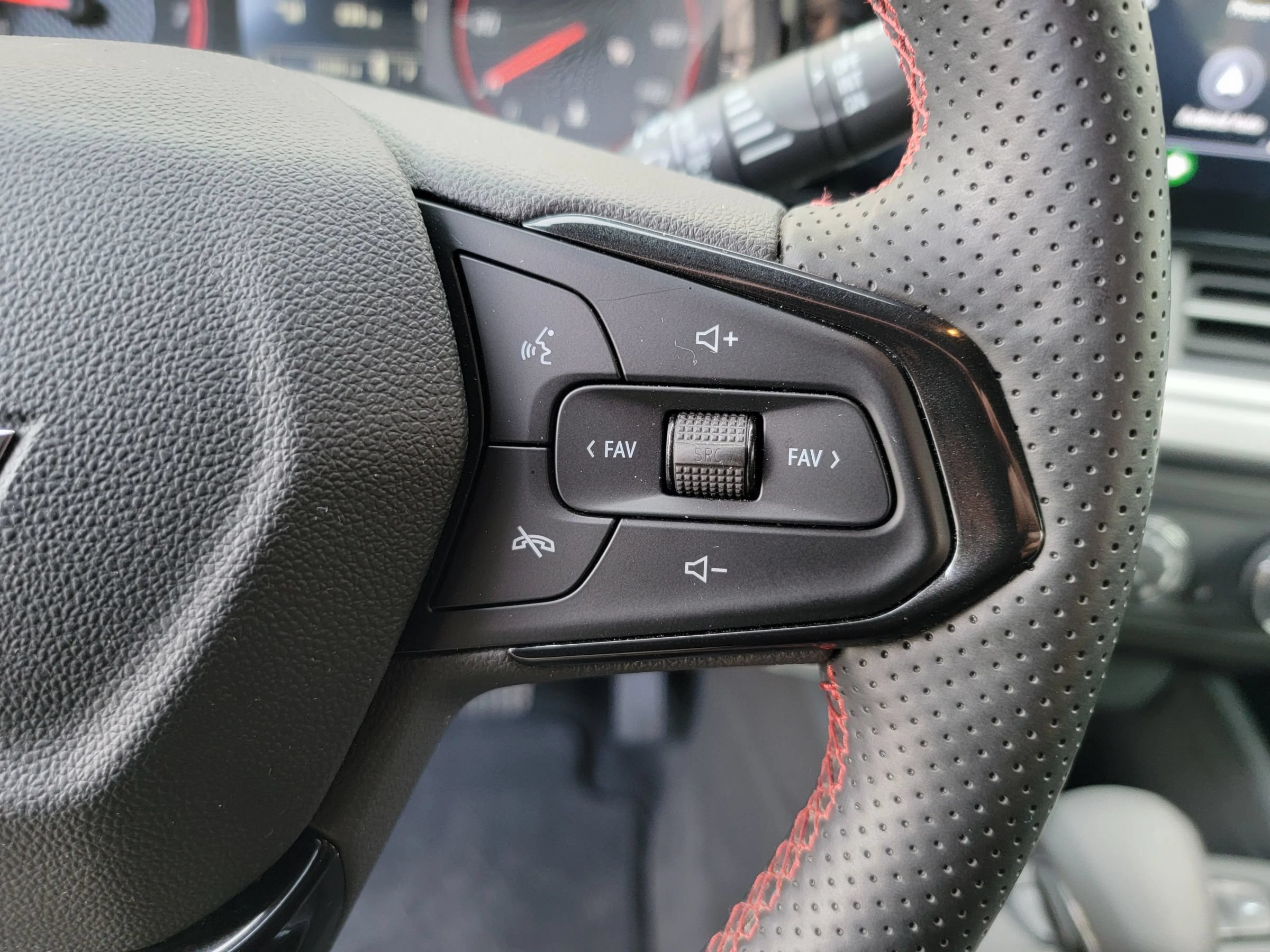Used 2024 Chevrolet Trax RS w/ Driver Confidence Package FWD image 24