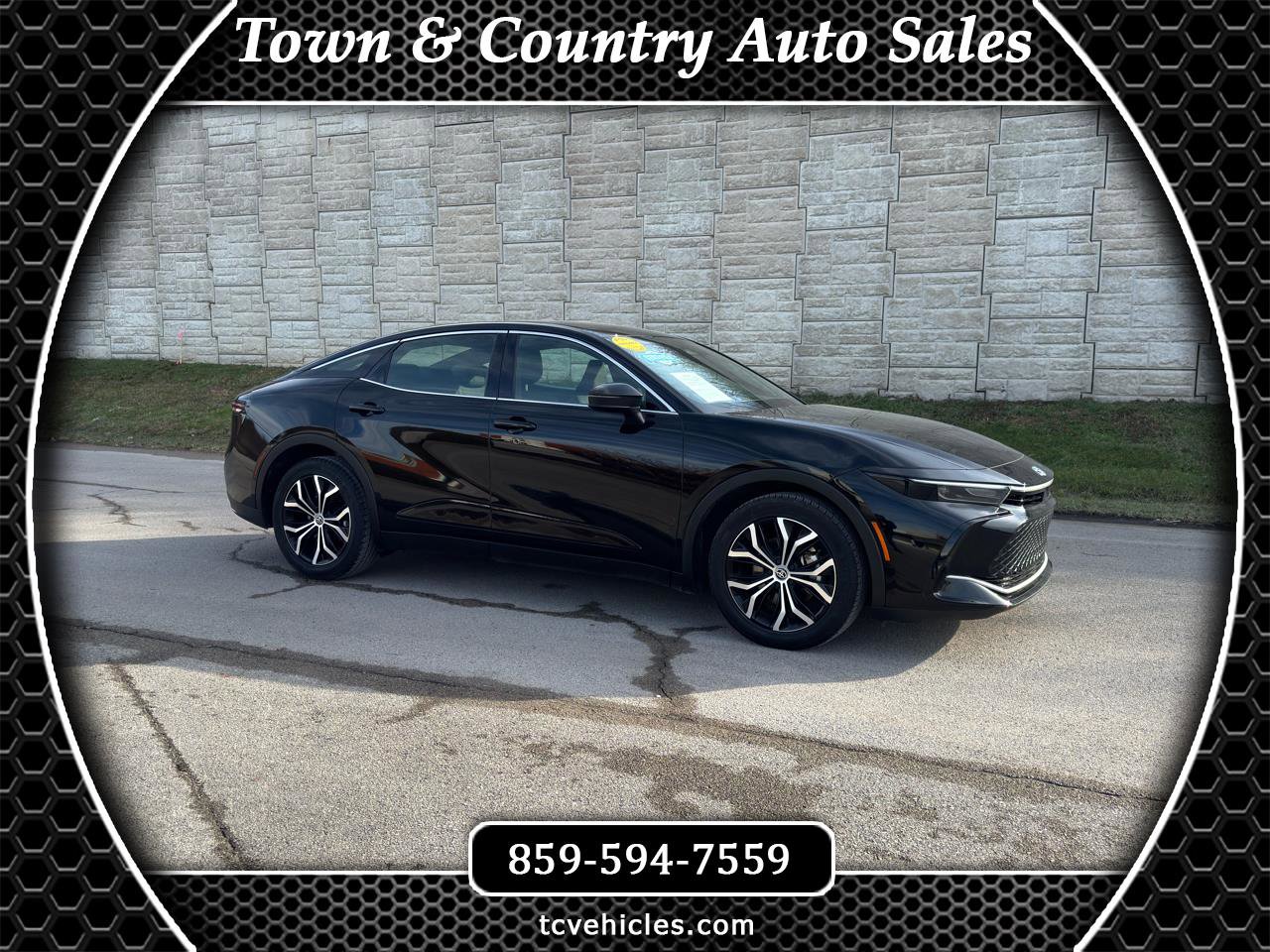 Used 2024 Toyota Crown XLE image 1