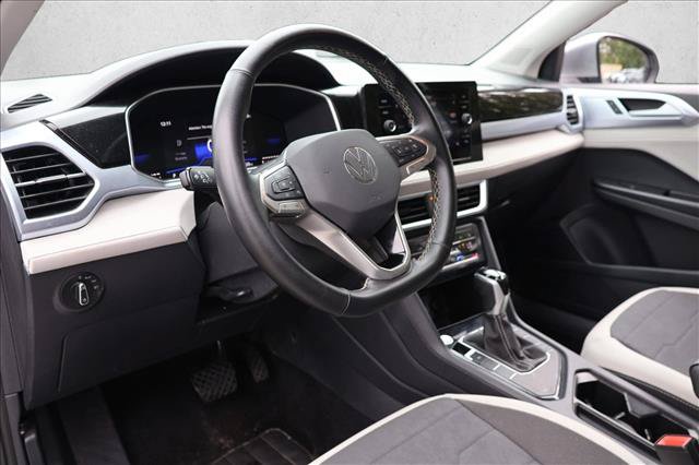 Used 2025 Volkswagen Taos SE FWD image 12