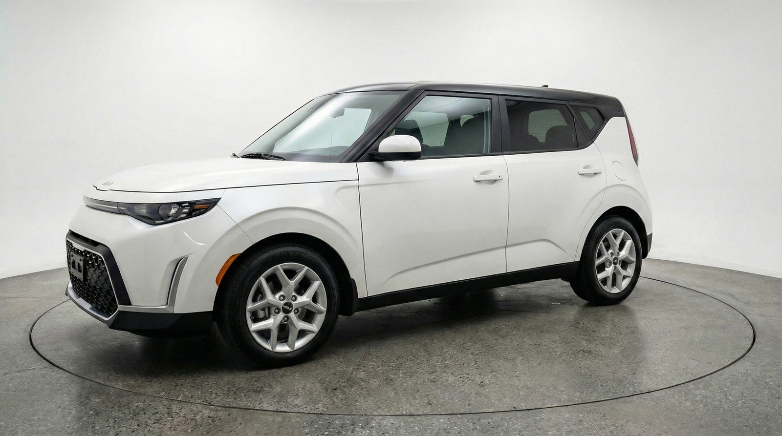 Used 2025 Kia Soul LX w/ LX Technology Package FWD image 3
