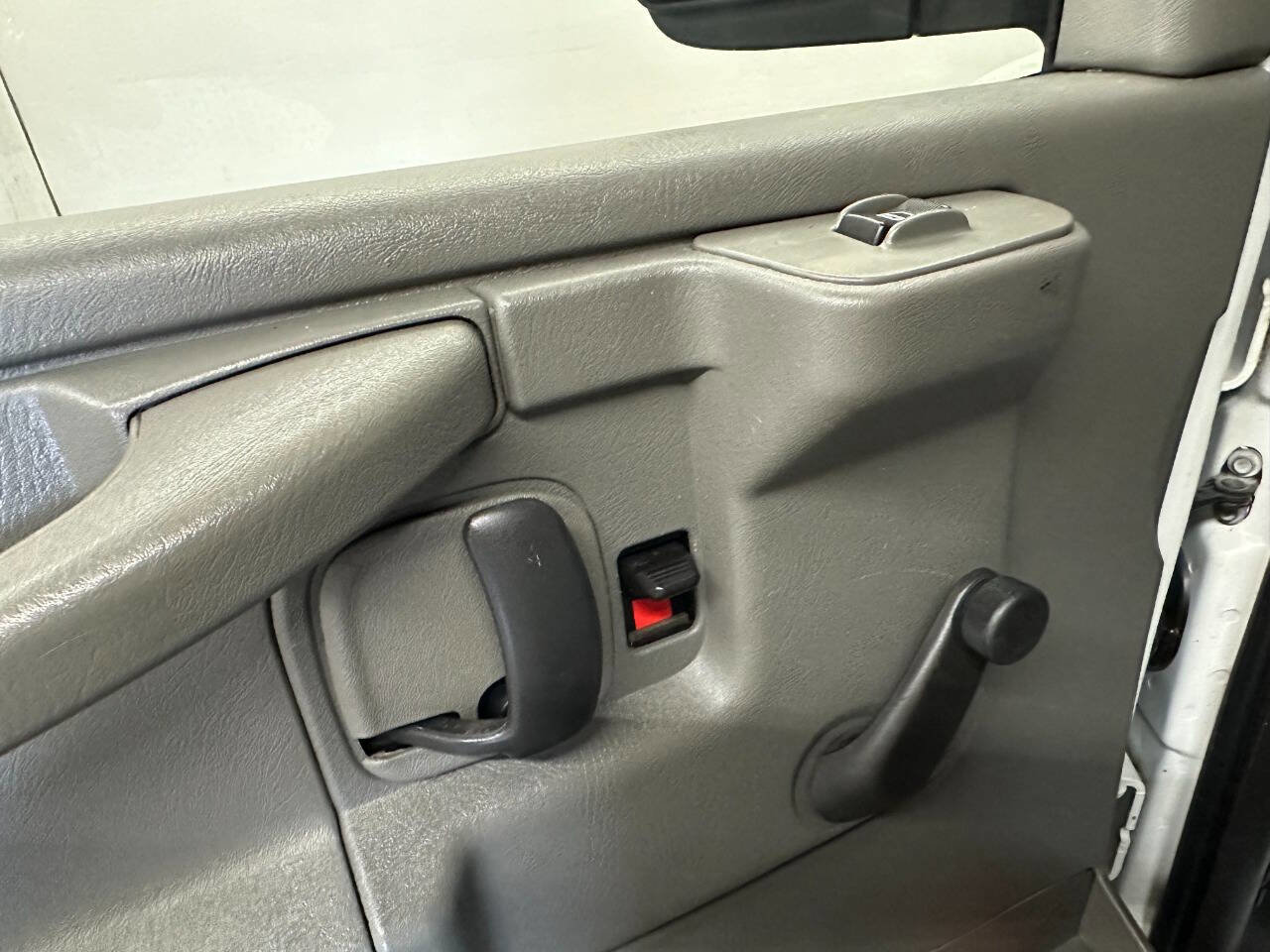 Used 2012 Chevrolet Express 3500 image 17