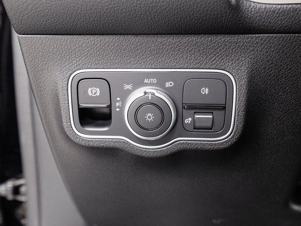 Used 2024 Mercedes-Benz EQB 350 4MATIC SUV image 9