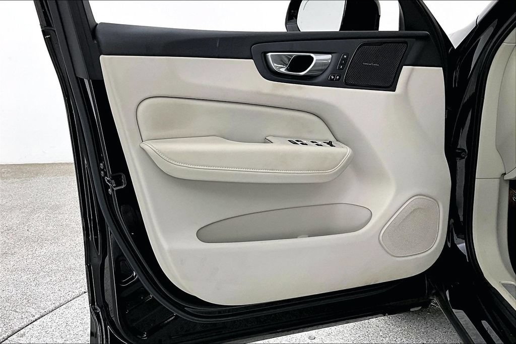 Certified 2024 Volvo XC60 B5 Ultimate w/ Protection Package Premier AWD/4WD image 22