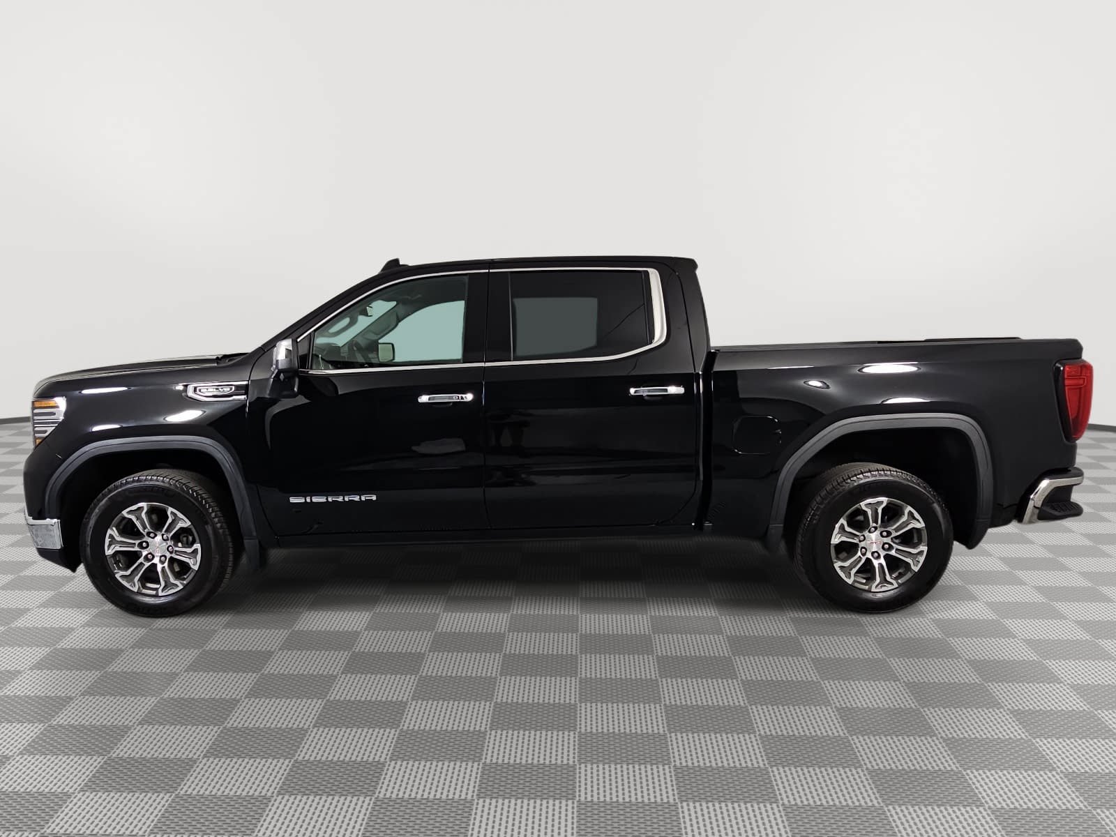 Used 2026 GMC Sierra 1500 SLT RWD image 5