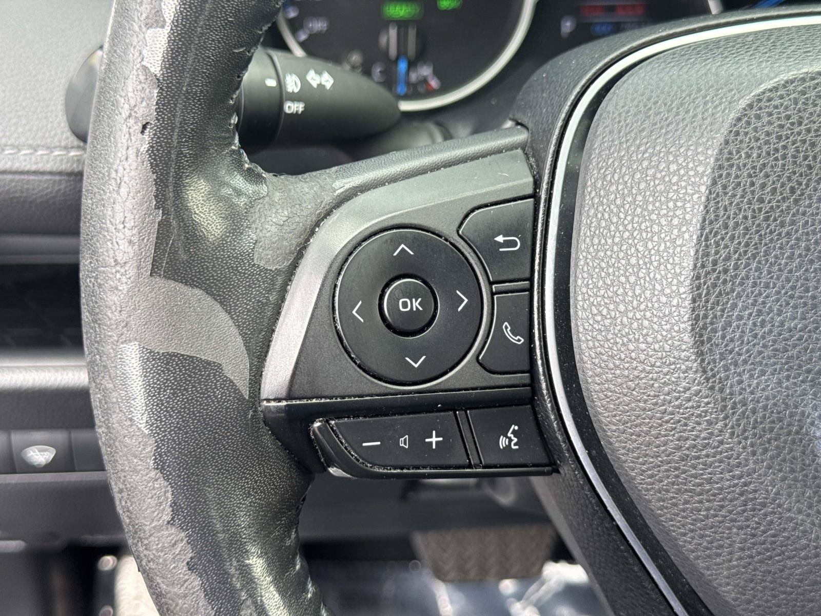 Used 2022 Toyota RAV4 XLE Premium AWD/4WD image 11