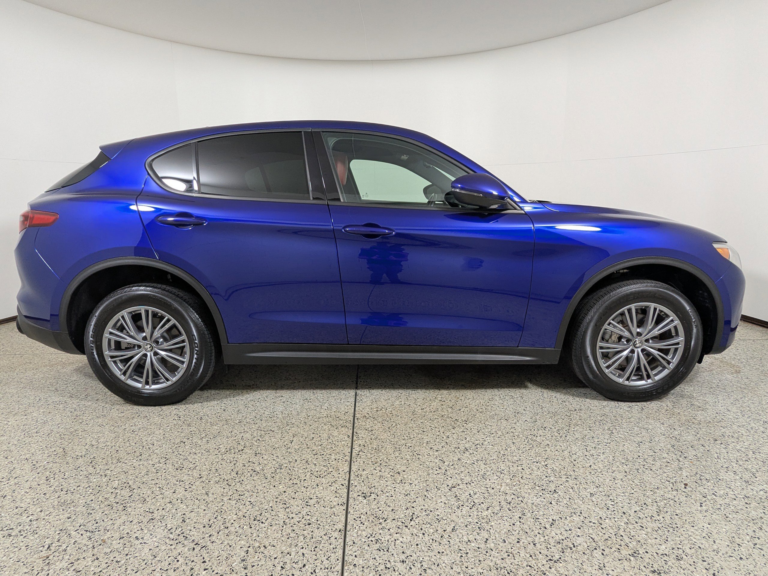 Used 2023 Alfa Romeo Stelvio Sprint image 8