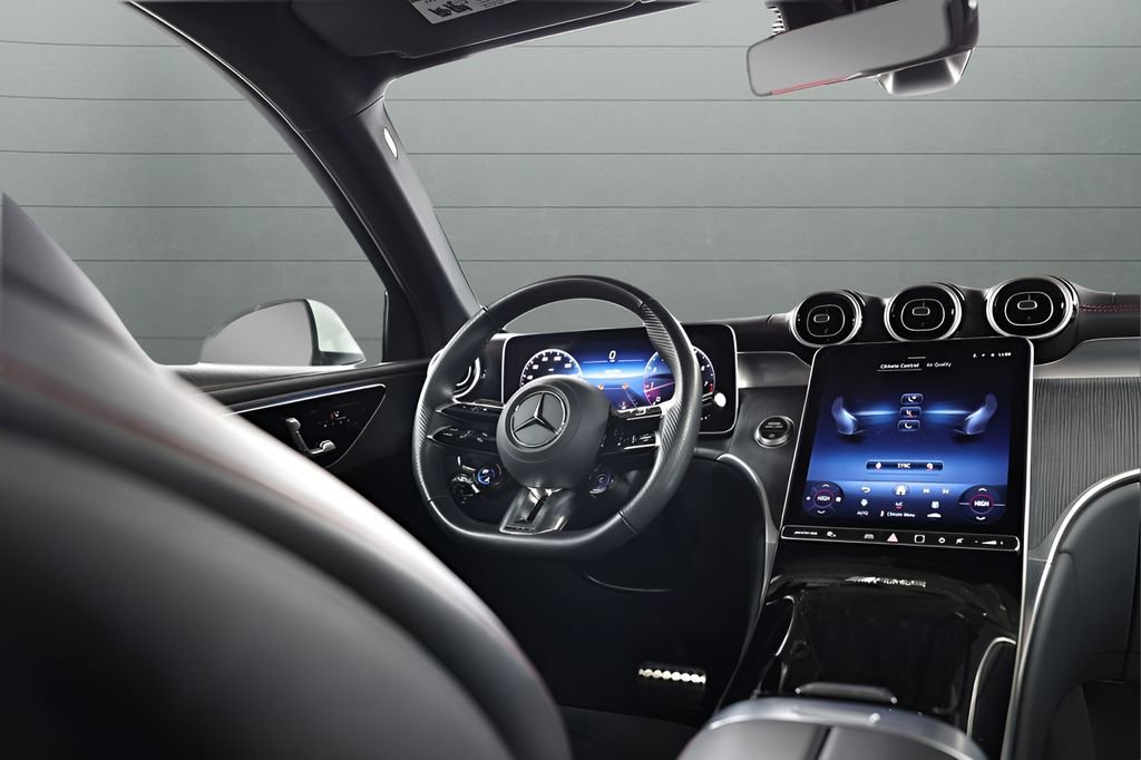 Used 2025 Mercedes-Benz GLC 43 AMG 4MATIC image 39