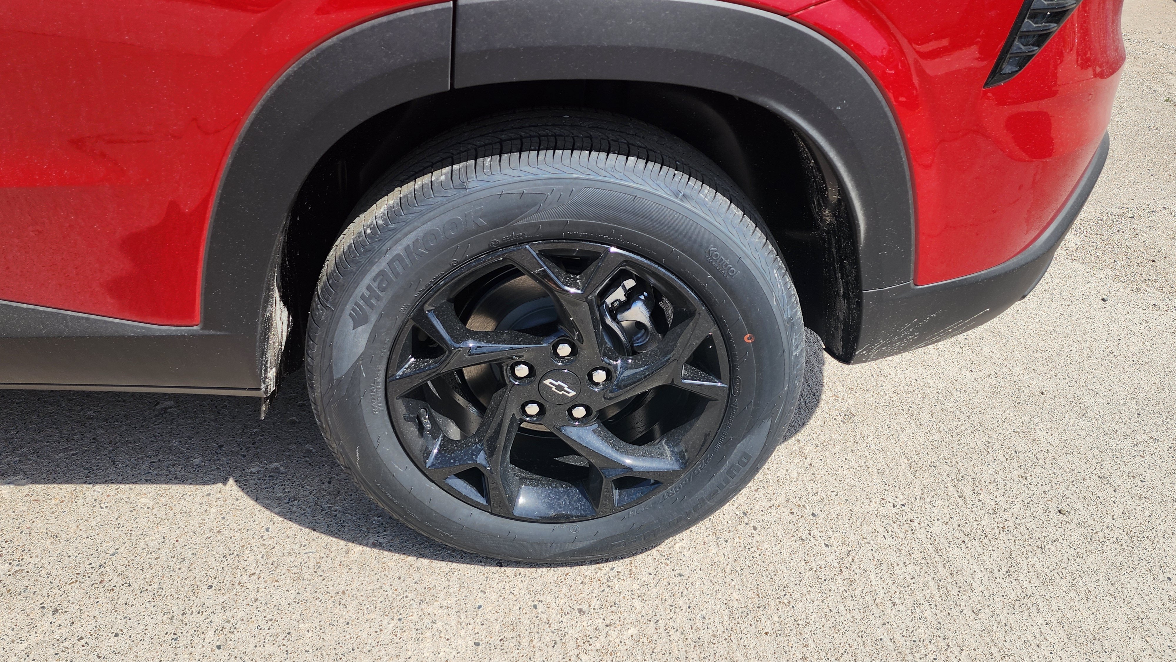 New 2026 Chevrolet Trax LT w/ Sunroof Package FWD image 9