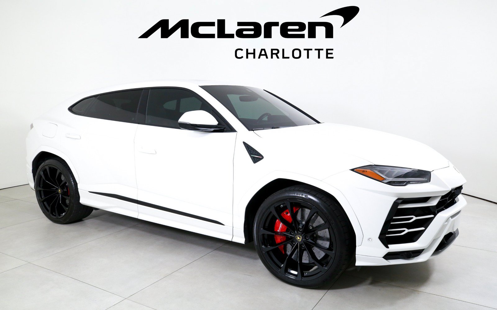Used 2020 Lamborghini Urus AWD/4WD image 2
