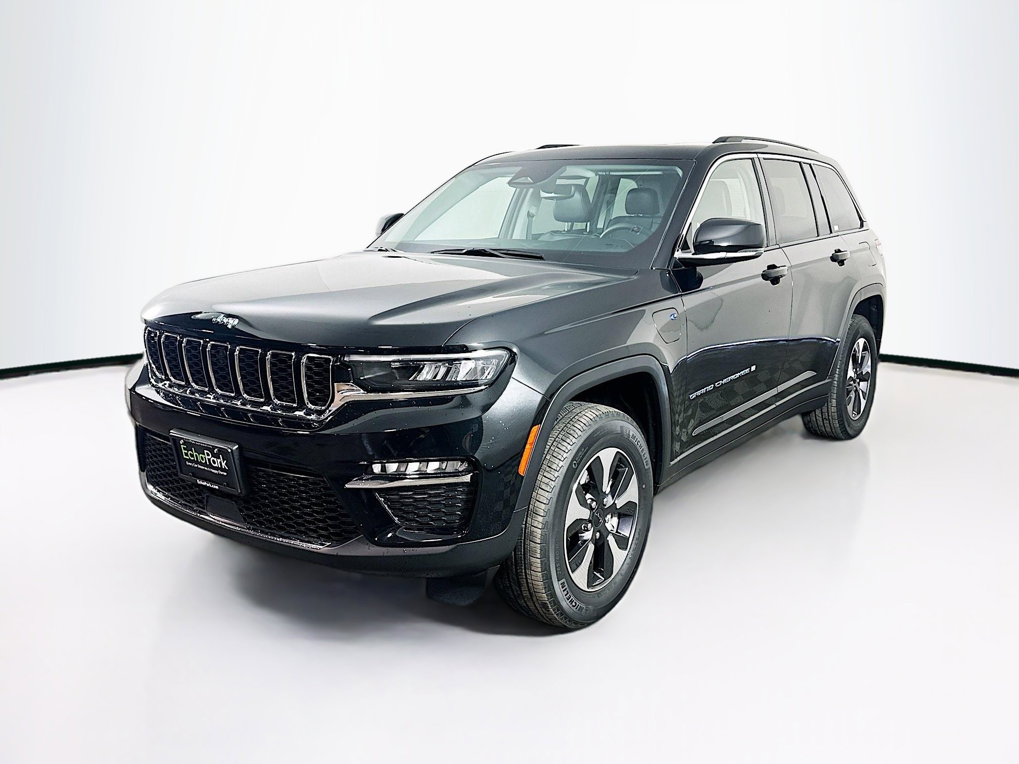 Used 2023 Jeep Grand Cherokee 4WD 4xe image 3